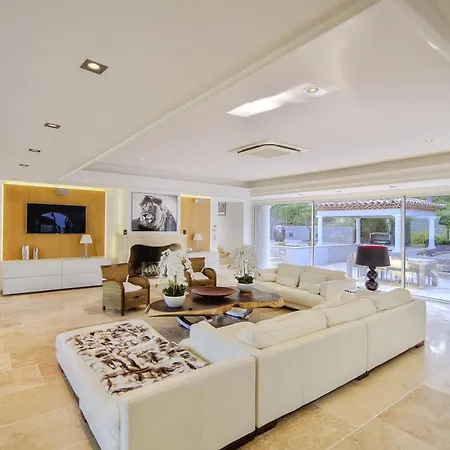 12 Quests Wonderful In Saint-tropez فيلة *