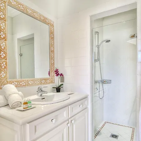 12 Quests Wonderful In Saint-tropez سان تروبيه